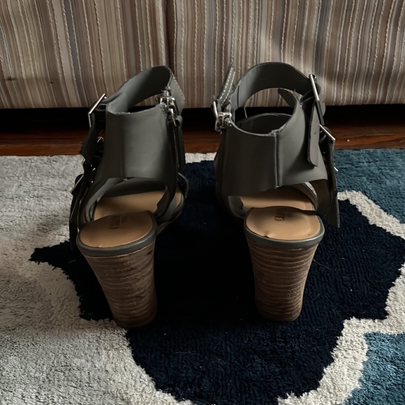 Gray Crown Vintage Strappy Wedges Size 6 - Picture 4 of 9